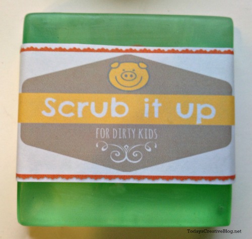 Making soap for kids | TodaysCreativeBlog.net